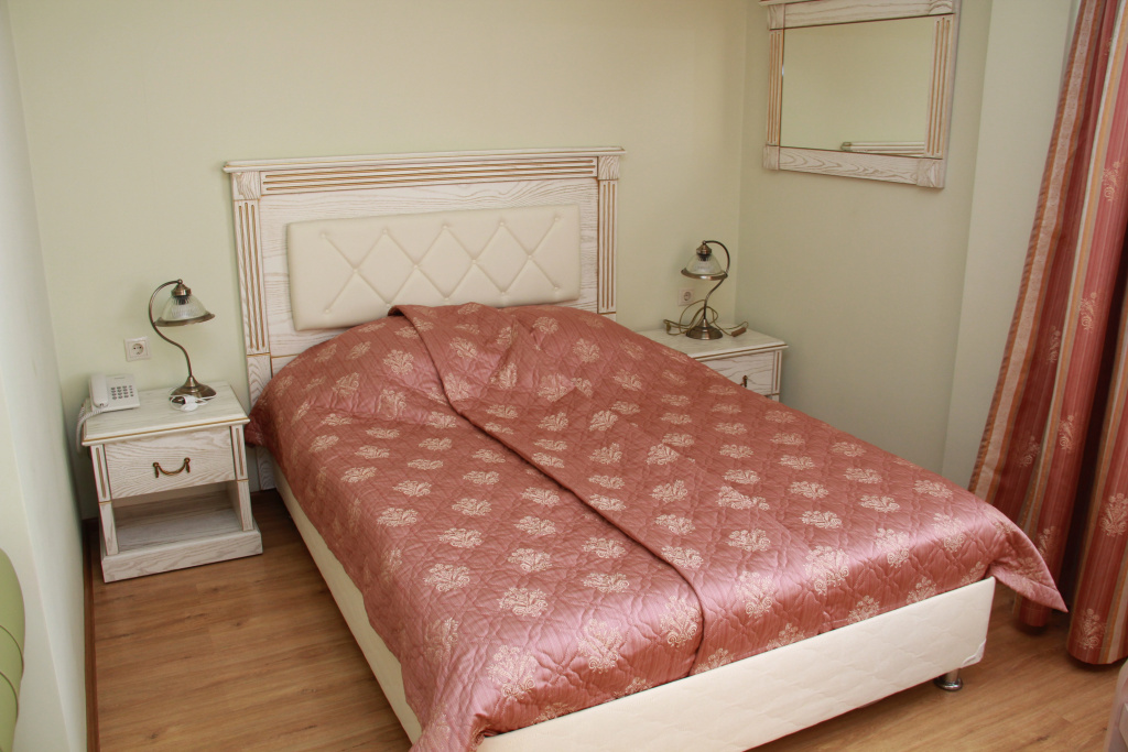 Double Junior Suite with city view (full double bed)
