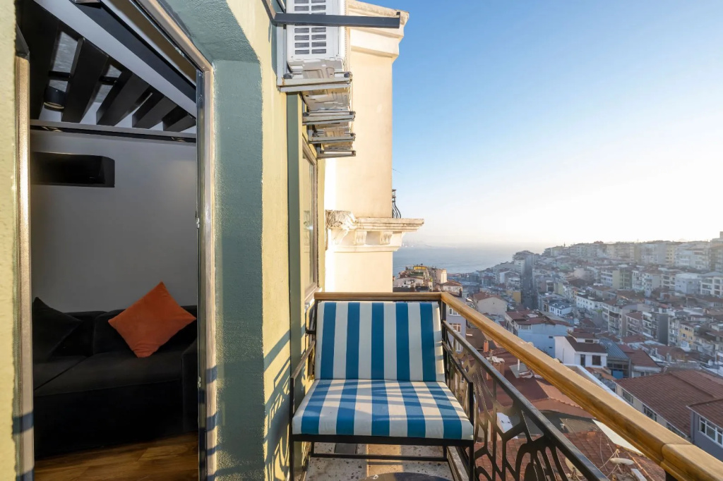 Deluxe Double room with balcony and with sea view (full double bed)