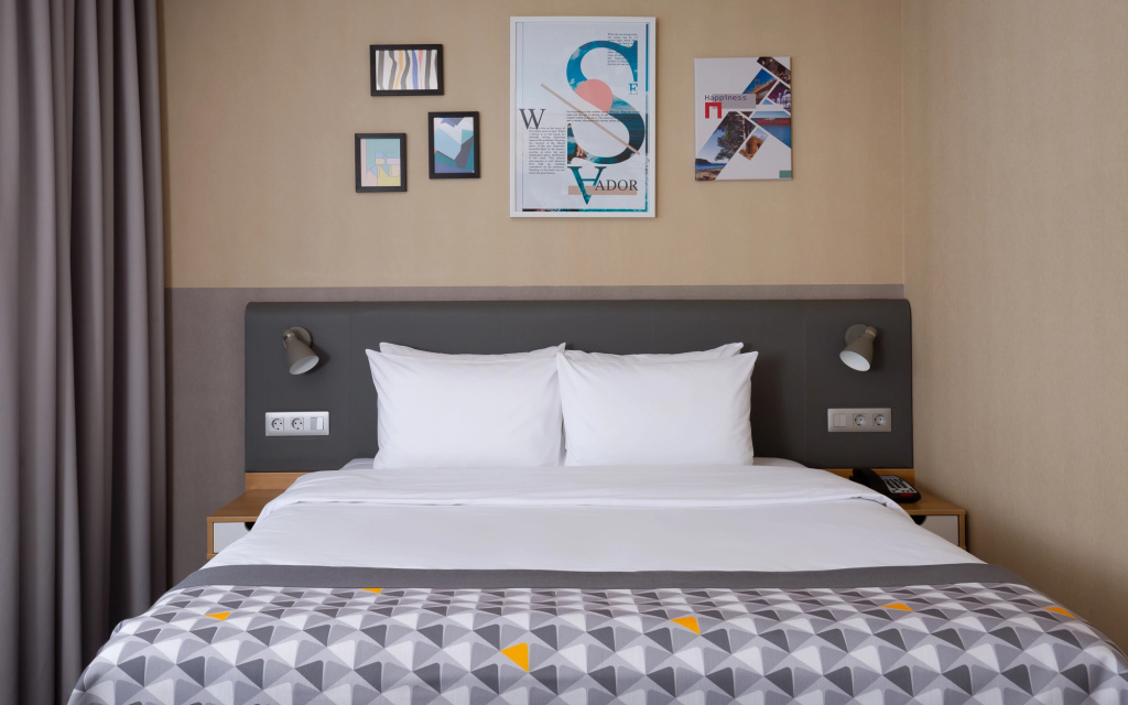Holiday Perm Hotel Room Type - Standard Double room with city view full double bed