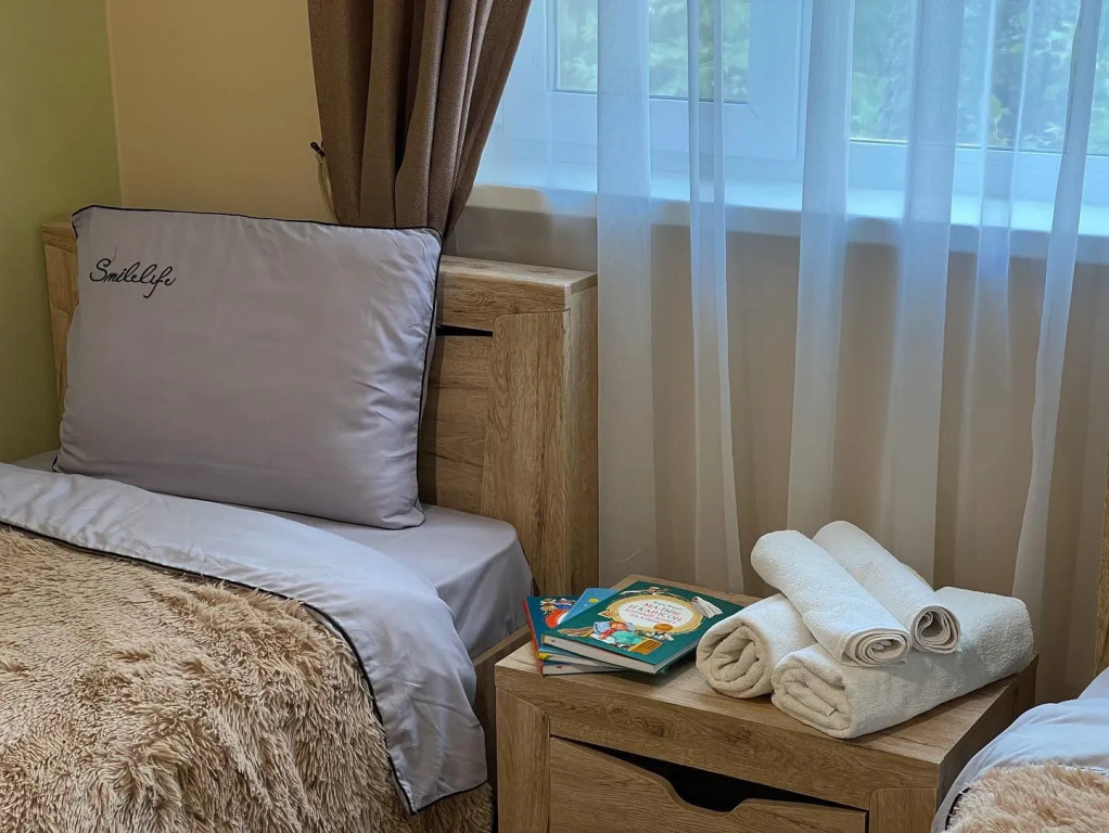 Четырёхместный коттедж Семейный с красивым видом из окна в Нептун-2