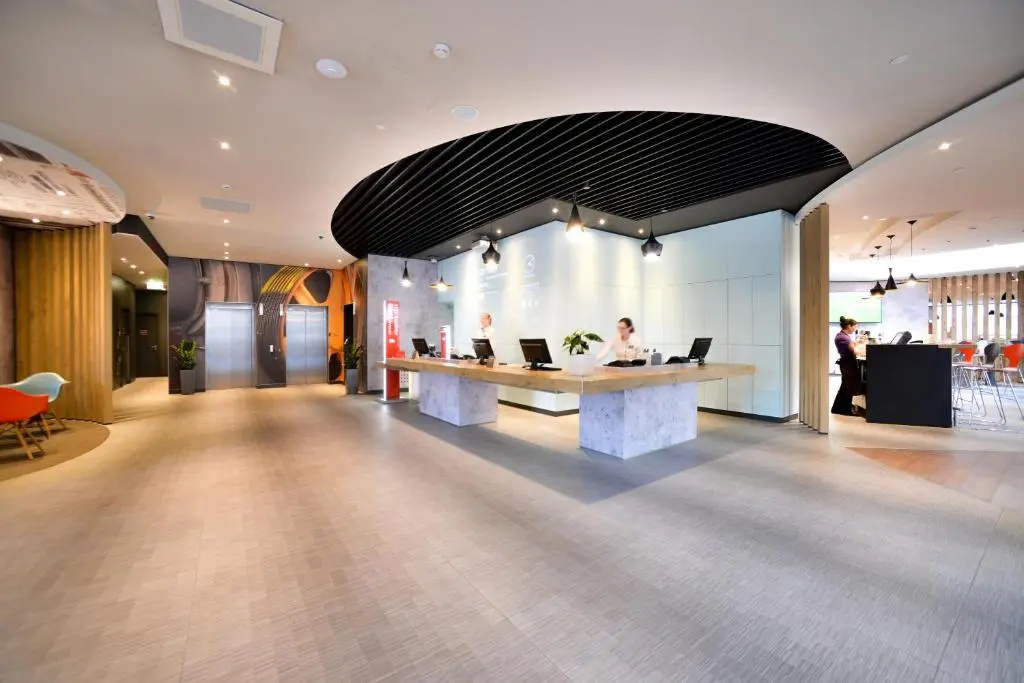 Lobby & Reception