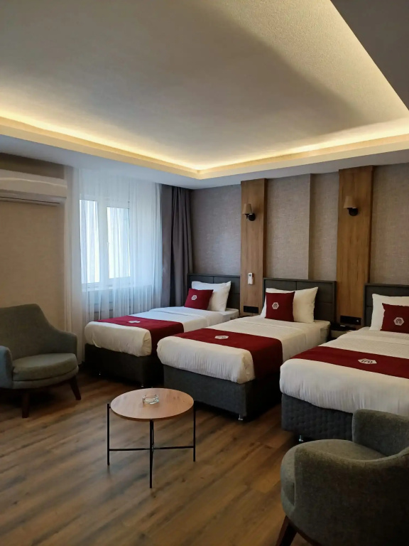 Standard Triple room with view