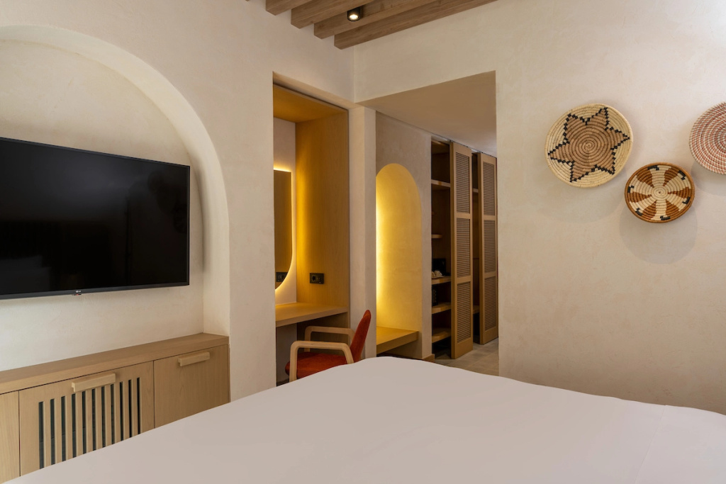 Standard Double room with garden view (full double bed)