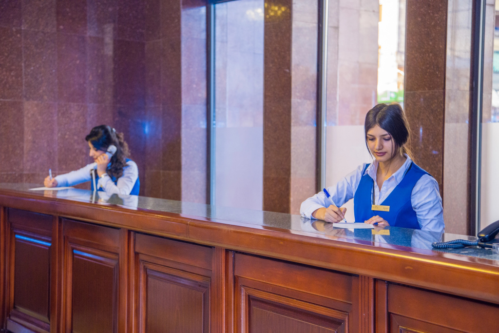 Отель Ani Central Inn — фото