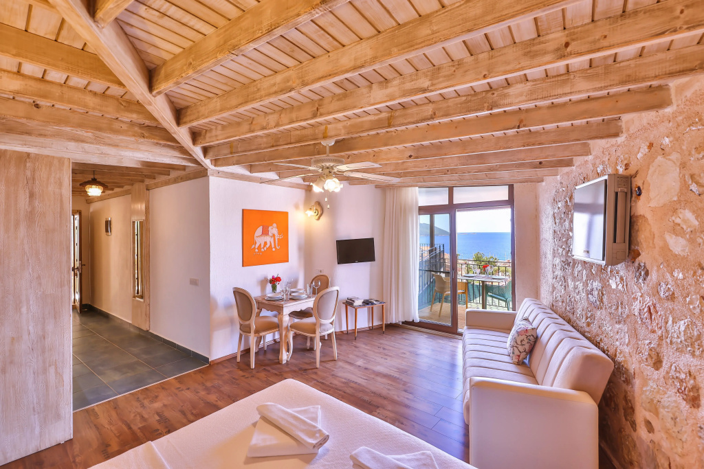 Double Studio Apartment with balcony and with sea view (full double bed)