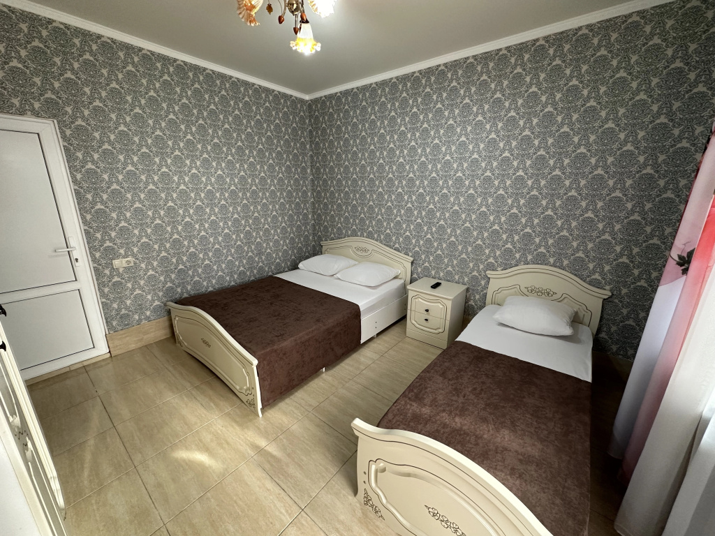 Standard Triple room with view