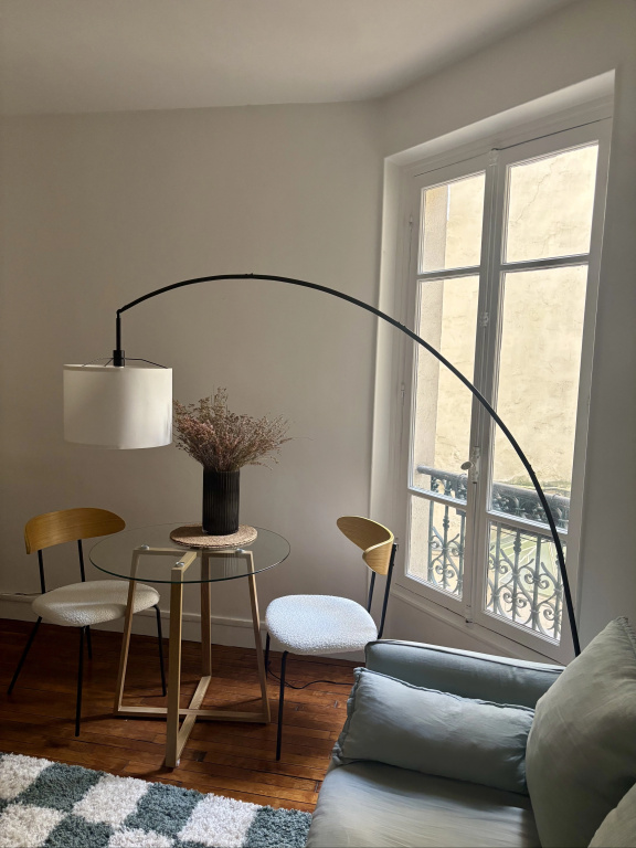 Voir la photo 1 — Uyutniye v Samom Tsentre Parizha Apartments