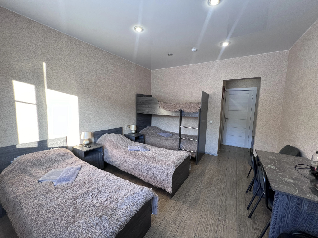 Standard Quadruple room with city view