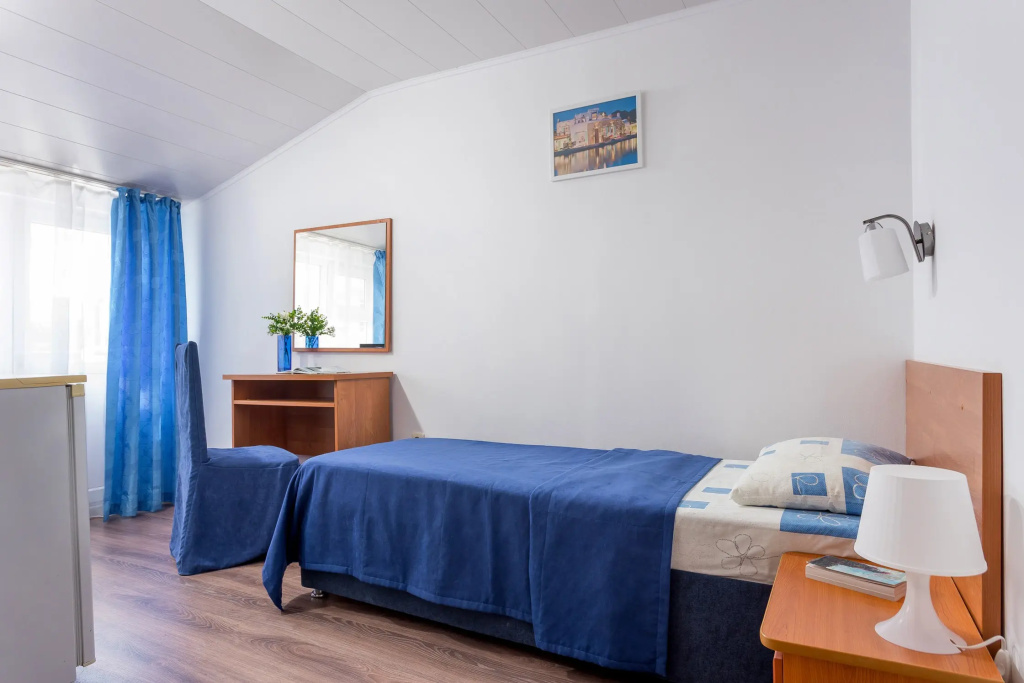 Standard Single room with balcony and with courtyard view