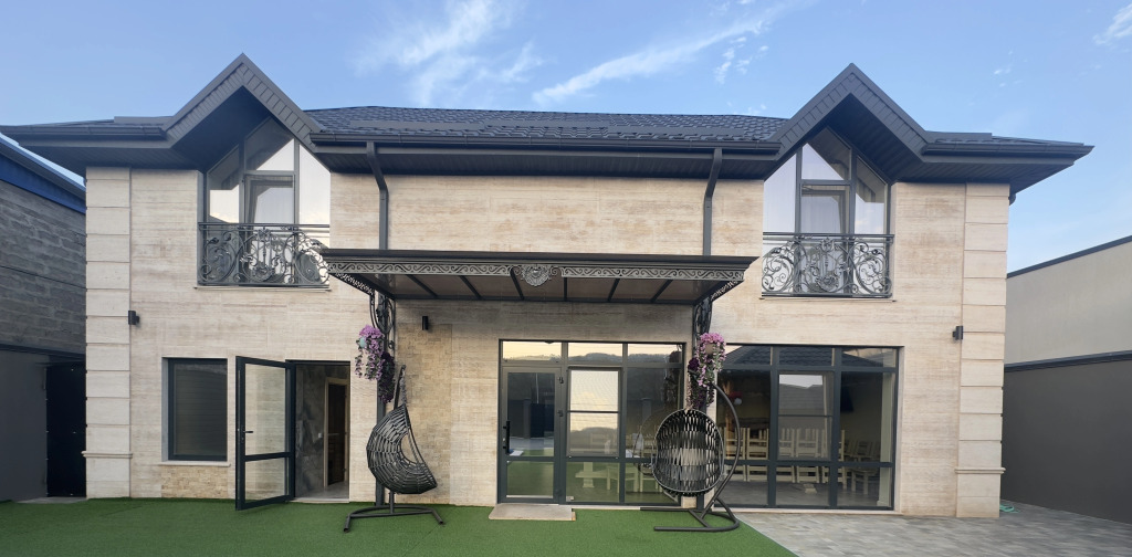 Четырёхместный коттедж в Времена года