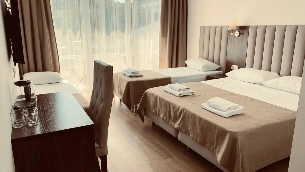 Трёхместный номер Comfort с балконом в Mersini Hotel