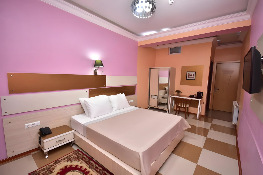 Standard Double room (full double bed)