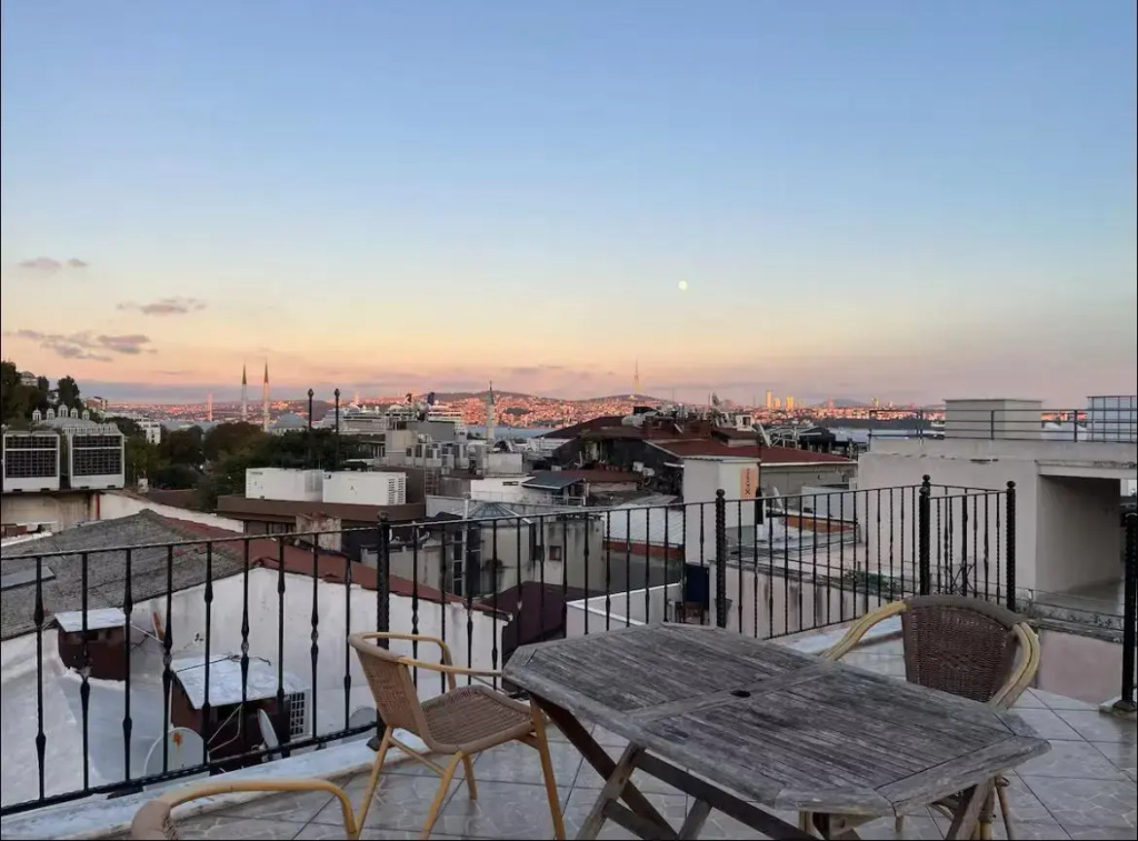 Апартаменты Cozy house with a crazy Bosphorus view on a shared terrace — фото