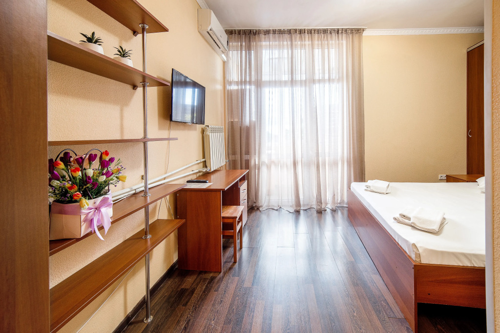 Двухместные апартаменты с видом на дендрарий и бассейн двуспальная кровать в Delsochi