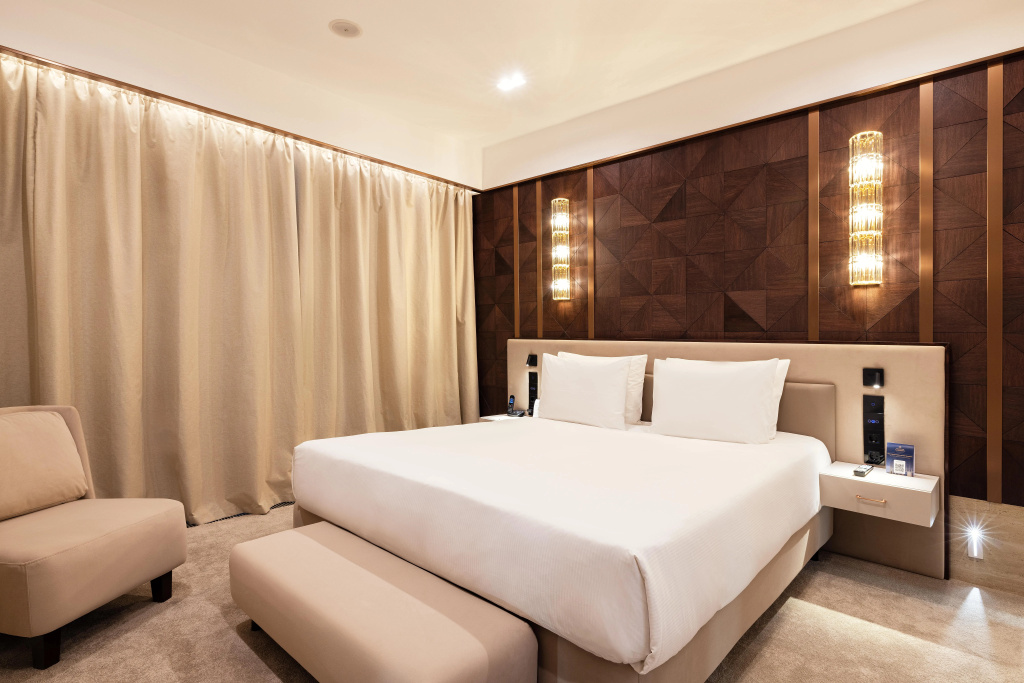Glenver Garden Hotel Room Type - Executive Double Suite full double bed