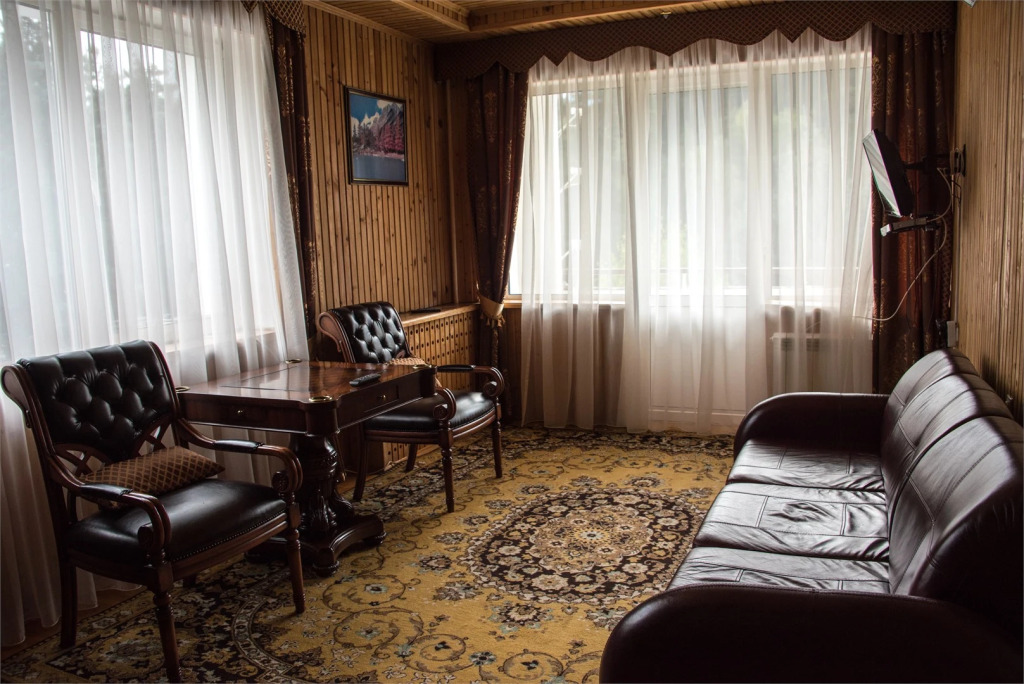 Апартаменты с 3 комнатами с балконом и с видом на горы в Энергетик