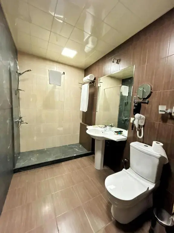 Отель Crown Suites — фото