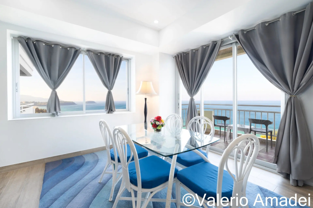Люкс с 2 комнатами с балконом и с красивым видом из окна в Апартаменты OMNIA  Phuket - Waterfront Karon
