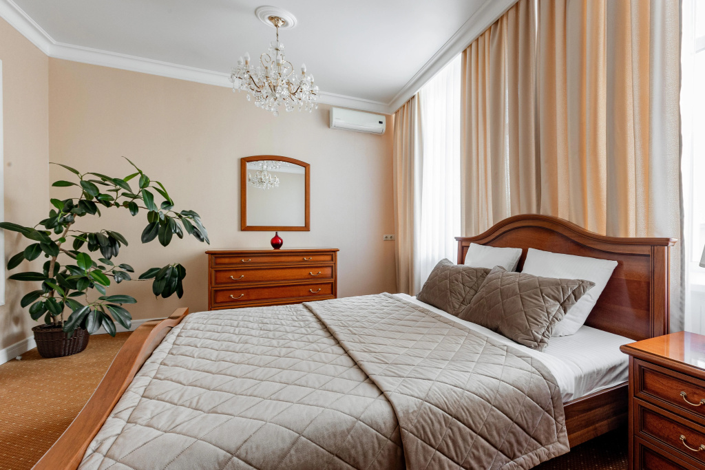 2 Bedrooms Suite with courtyard view