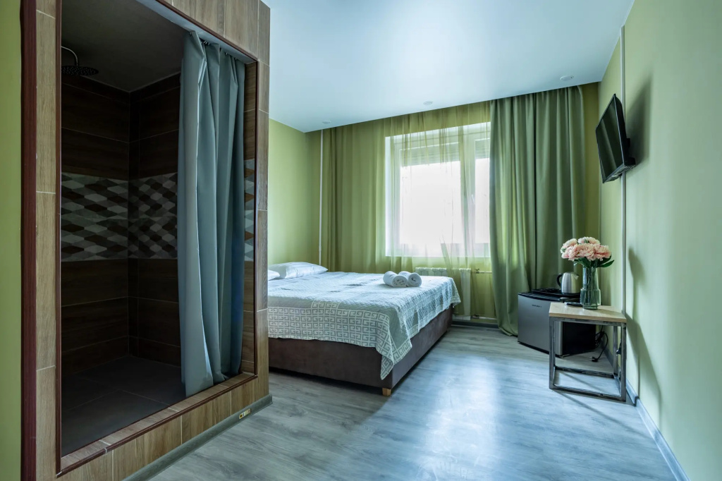 Double Green Suite with park view (full double bed)