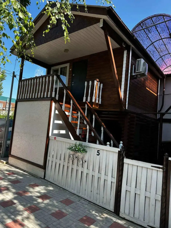 2 Bedrooms Triple Apartment with courtyard view