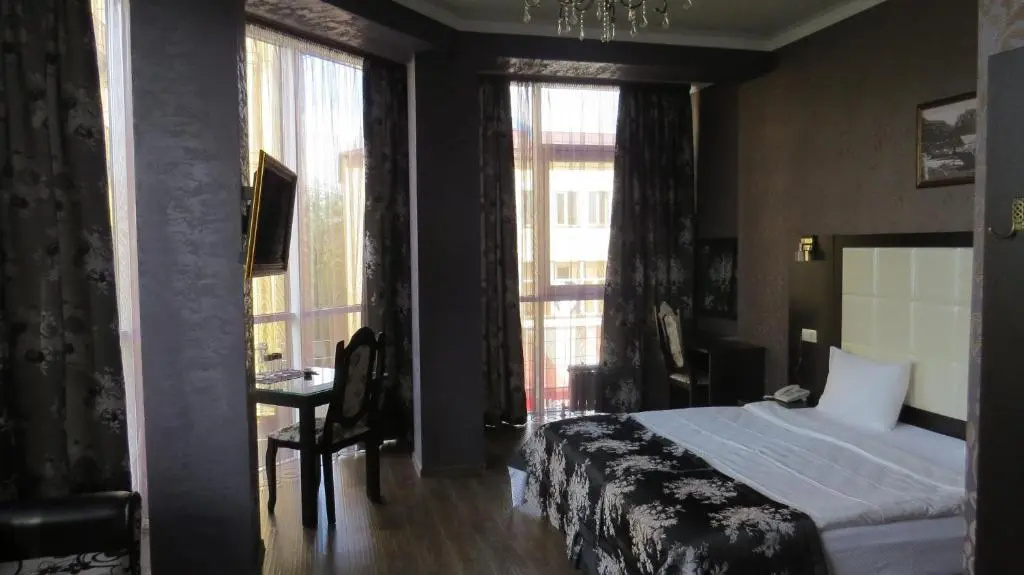 Verona Hotel Room Type - 1 Bedroom Double Suite full double bed