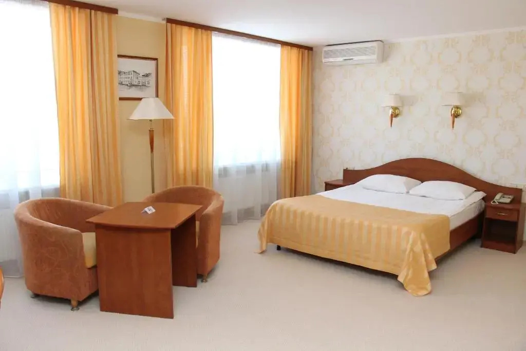 1 Bedroom Double Suite (full double bed)