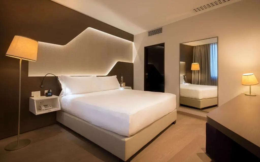 Double Suite full double bed