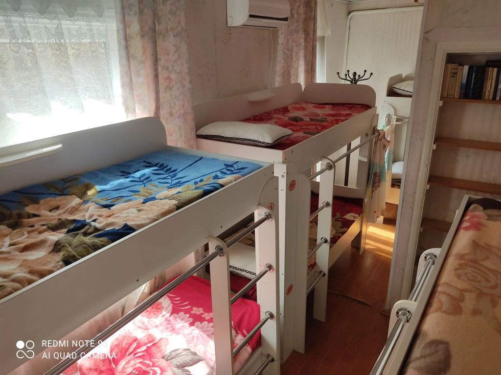 Кровать в общем номере с видом на сад в На Орманова