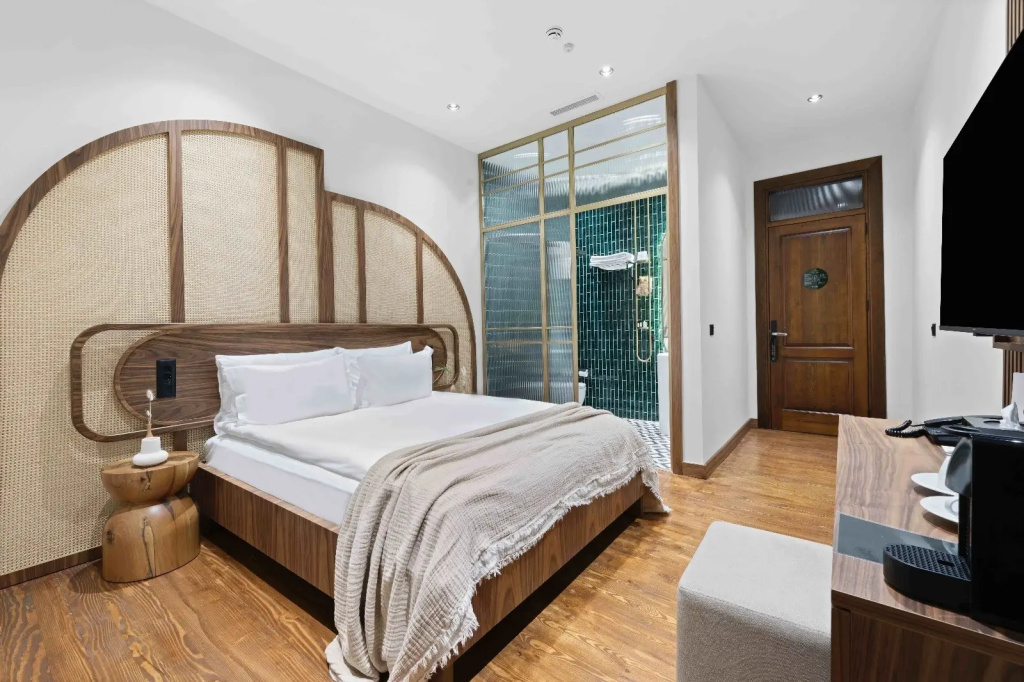 Superior Double Suite (full double bed)