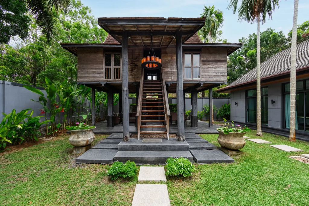 Bulan with 3BR with Yoga house | Nai Harn Villa