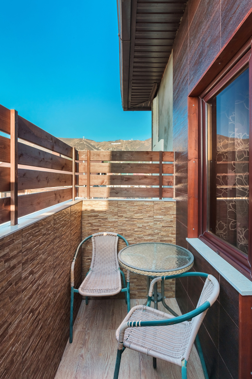 Четырёхместный номер Стандарт с балконом и с видом на город в Guest house city center