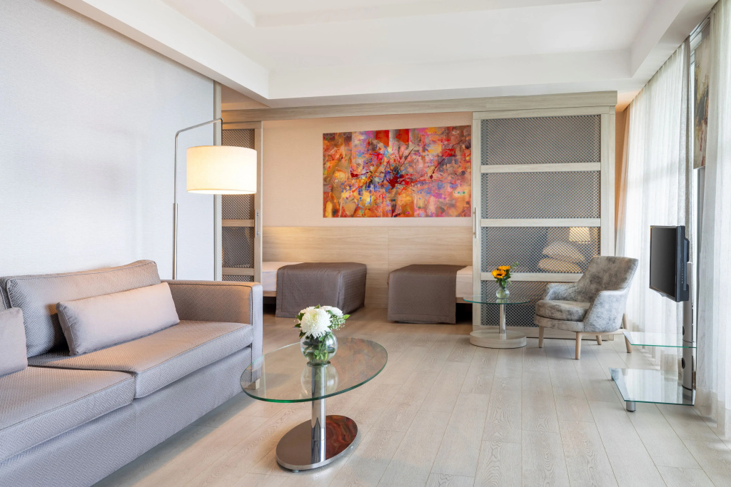 Deluxe Family Suite with balcony and with sea view