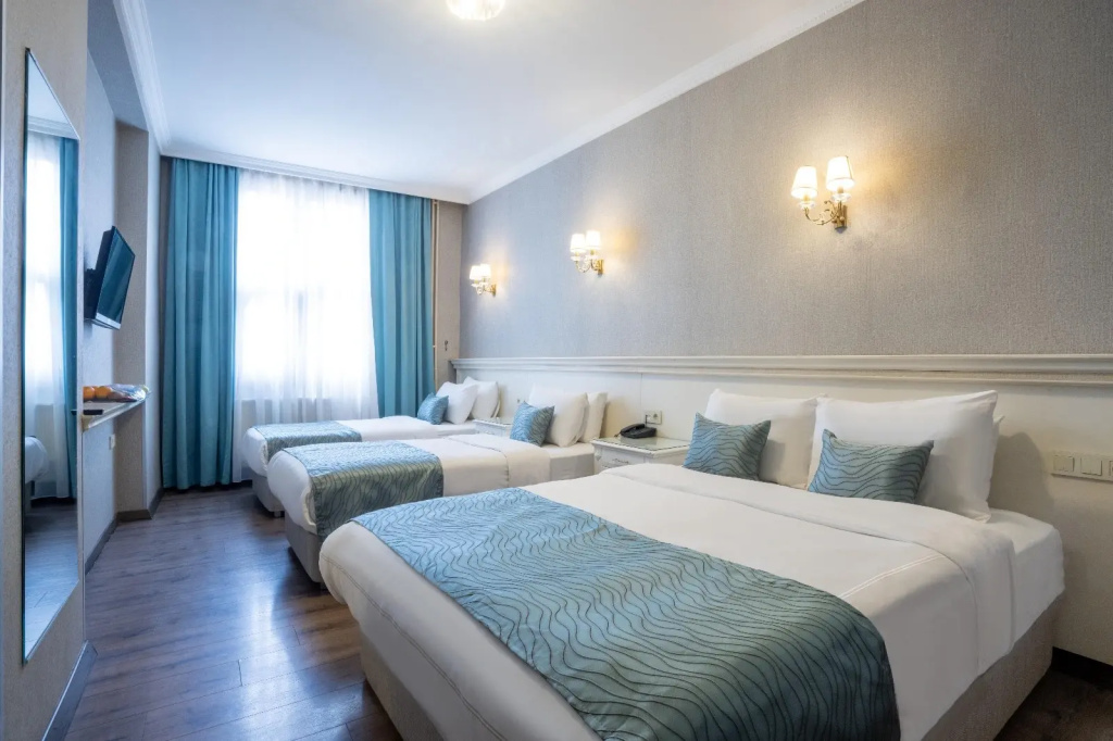 Standard Triple room