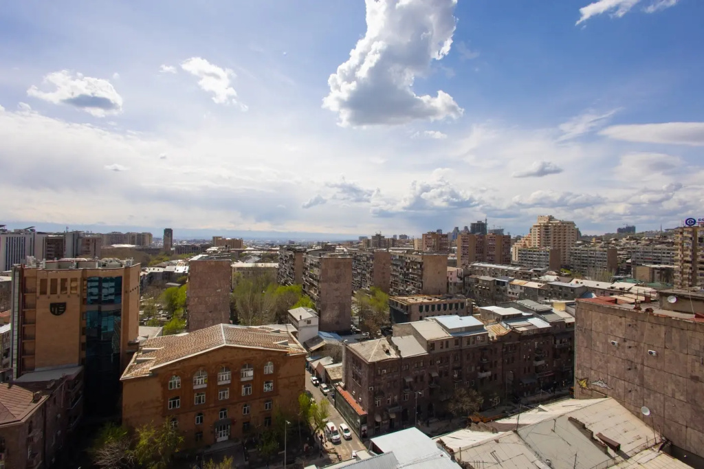 On Koghbatsi Street 16-130 Apartments