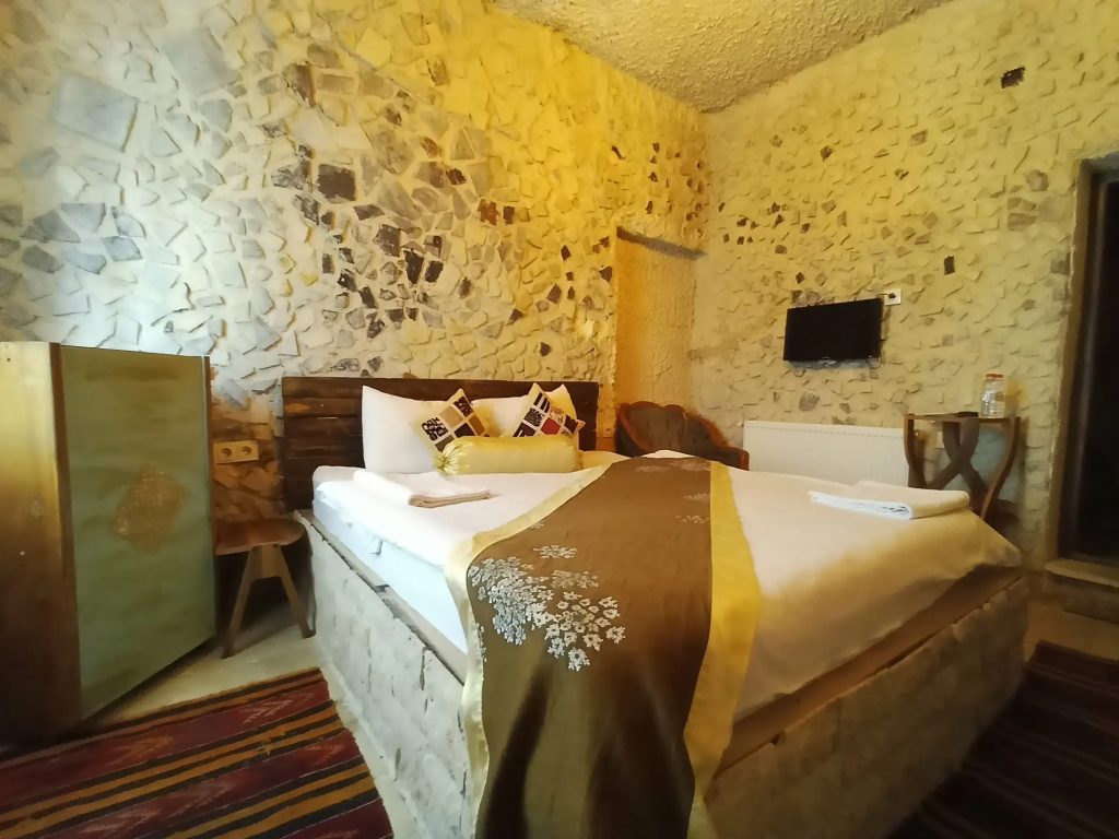 Deluxe Double room with balcony (full double bed)