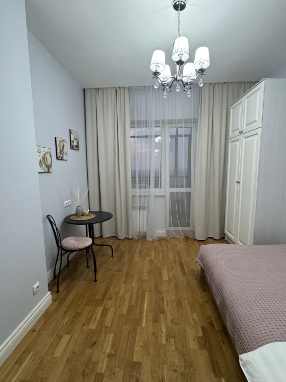 Четырёхместные апартаменты с 3 комнатами с балконом в Rent 247