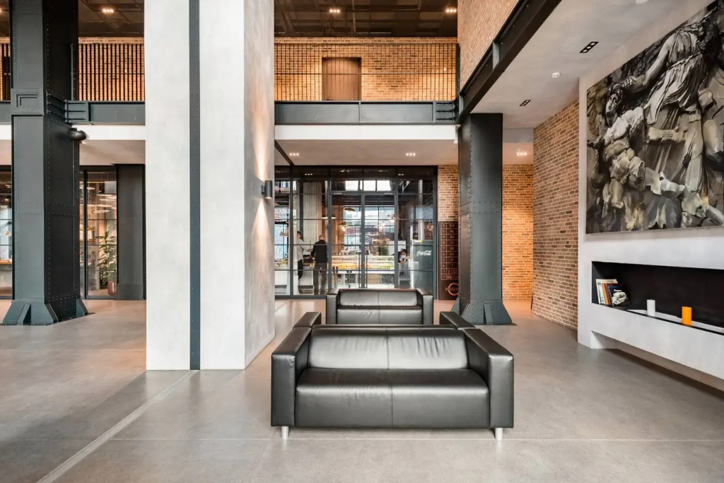Lobby & Reception
