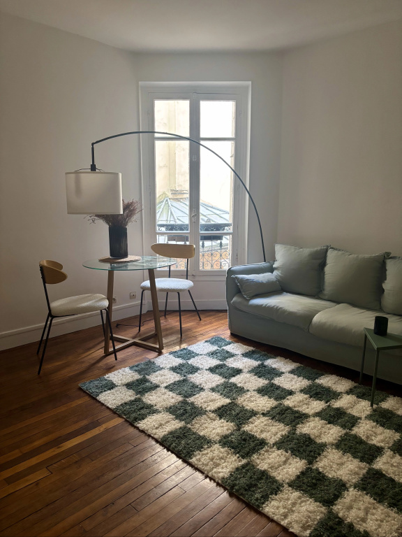 Voir la photo 3 — Uyutniye v Samom Tsentre Parizha Apartments