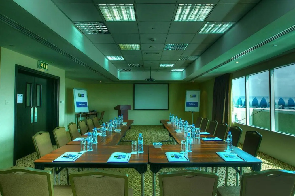 Holiday Inn Express Dubai Internet City an IHG Hotel — фото