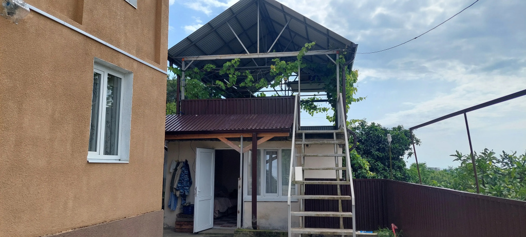 S Terrasoy Na Kryshe S Vidom Na Gory I More Private house