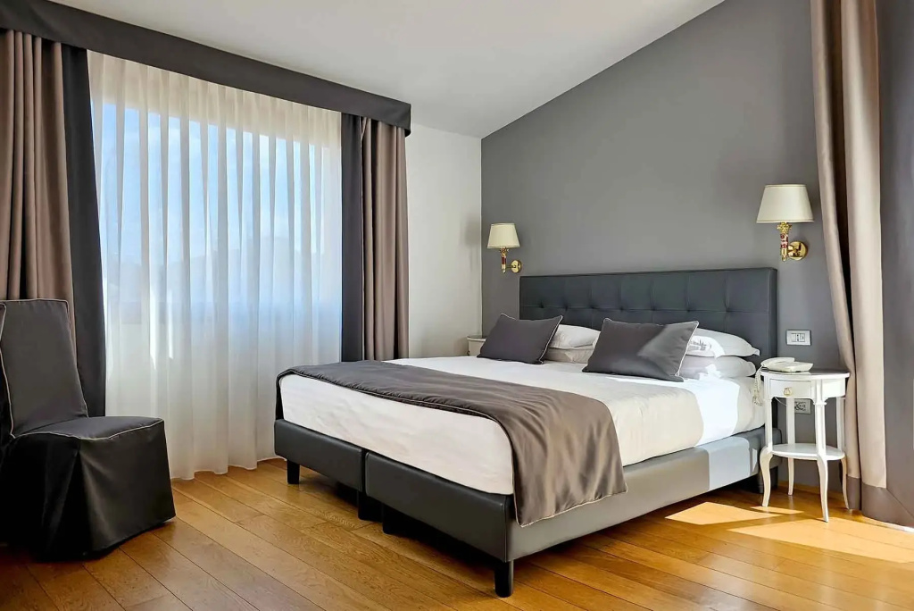 Deluxe Double room (full double bed)
