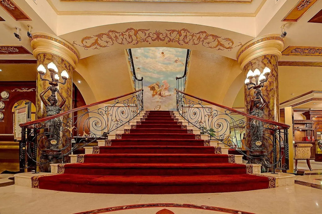 Royal Ascot Hotel — фото