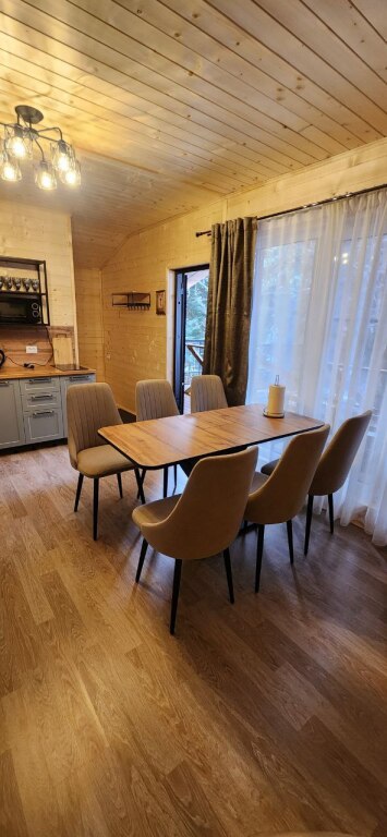 Шале Comfort с 2 комнатами с красивым видом из окна в Maas