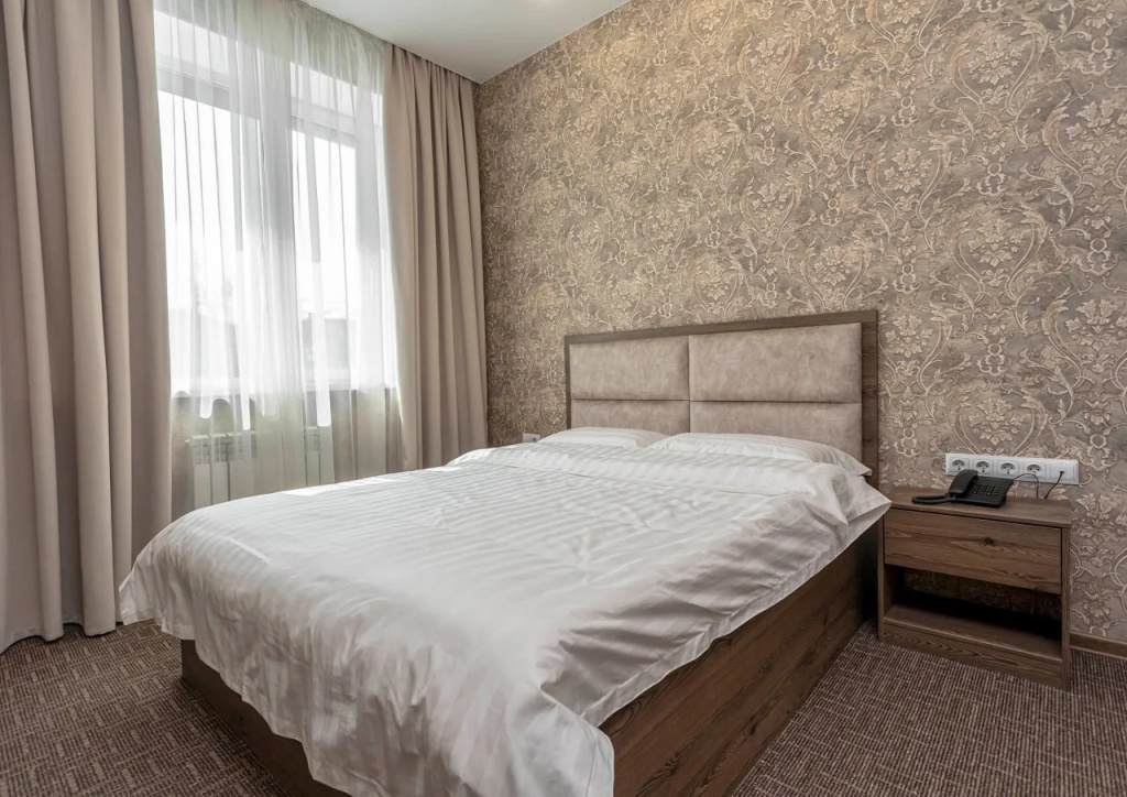 Double Suite (full double bed)