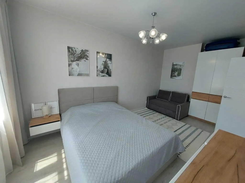 Квартира с Бacсeйнoм в Живoпиcнoм Мeсте ЖК Нolidаy Hоuse 109 — фото