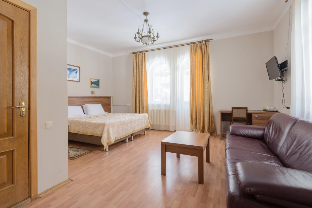 Povorot Hotel Room Type - Standard Double room with balcony and with view full double bed