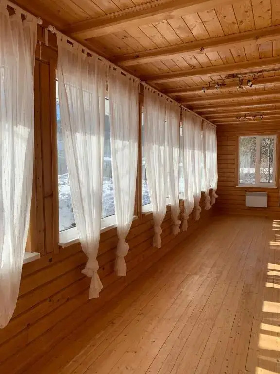 Шале с красивым видом из окна в Золотой родник