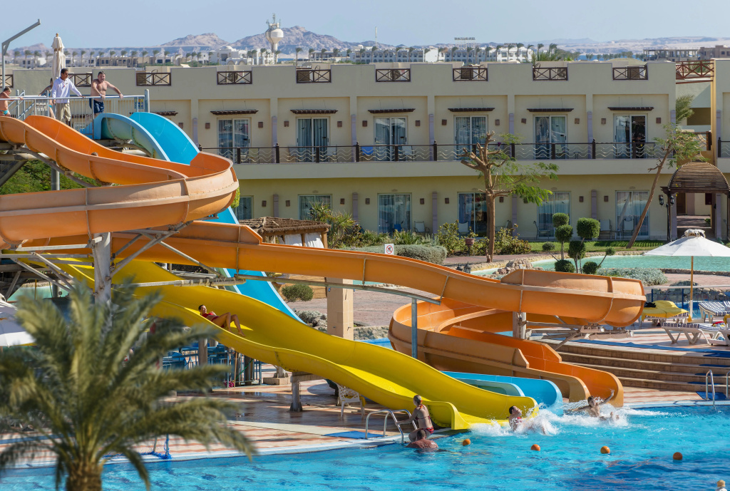 Concorde El Salam Sharm El Sheikh: Enjoy a lively pool area with colorful waterslides and sun loungers.