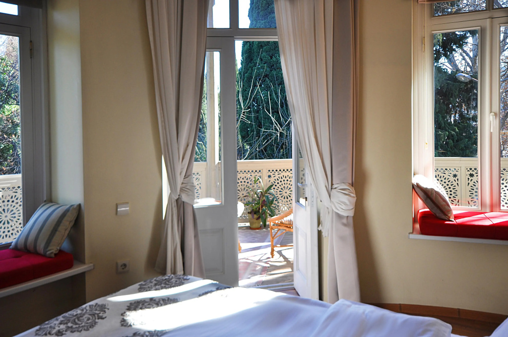 Superior Double room with balcony and with view (full double bed)
